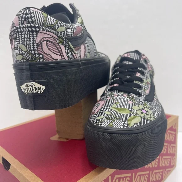 Vans WMNS Old Skool Stackform Platform Sneakers
Tapestry Floral Blck
VN0009PZBM8 - Picture 10 of 16
